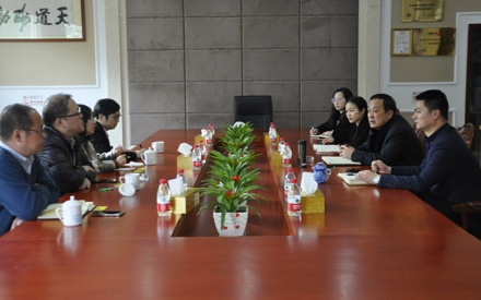 中石化化工銷售華東分公司合成樹脂部副經(jīng)理邢軍一行蒞臨公司調(diào)研